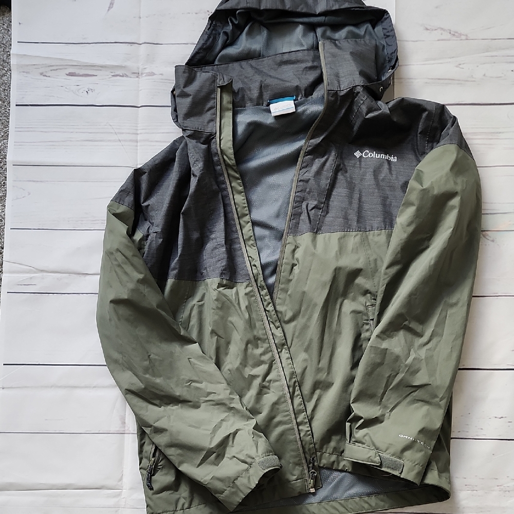 Columbia Green and Gray Raincoat for Outdoor Adventures
